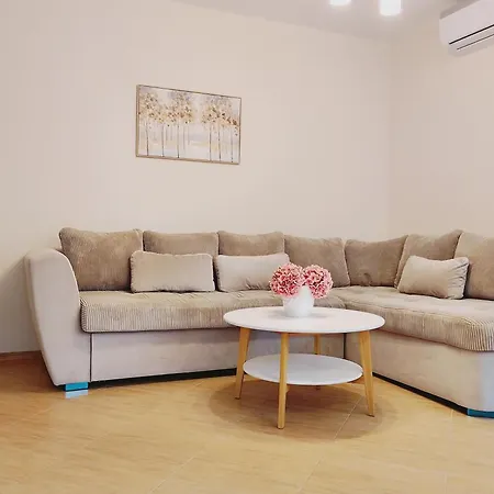 Apartment ап 5 с паркомясто, до центъра и морската градина Burgas