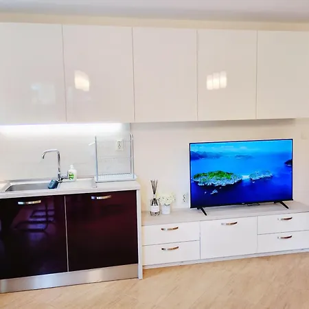 ап 5 с паркомясто, до центъра и морската градина Apartment