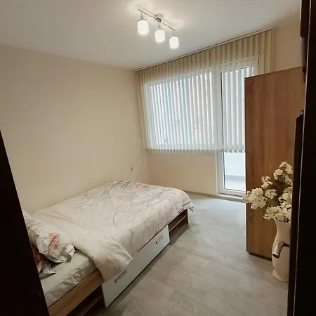 Apartment ап 5 с паркомясто, до центъра и морската градина